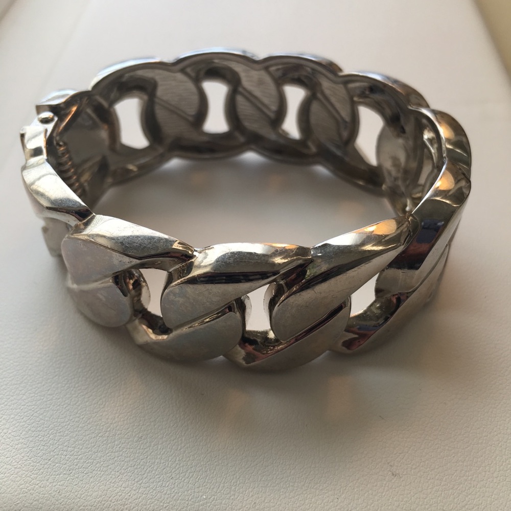 Silver Cuff Bracelet w/Spring Closure. Cute!